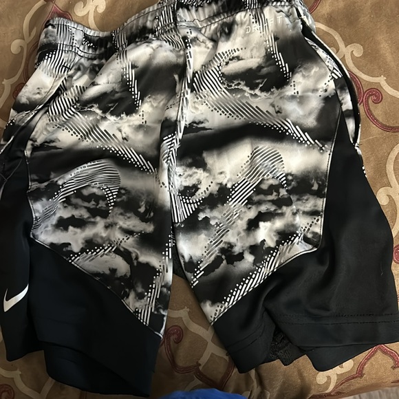 Nike - Picture 3 of 3